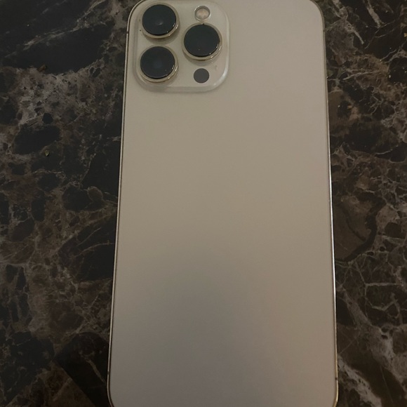 iPhone 13 Pro Max 128 GB Unlocked - Picture 3 of 3